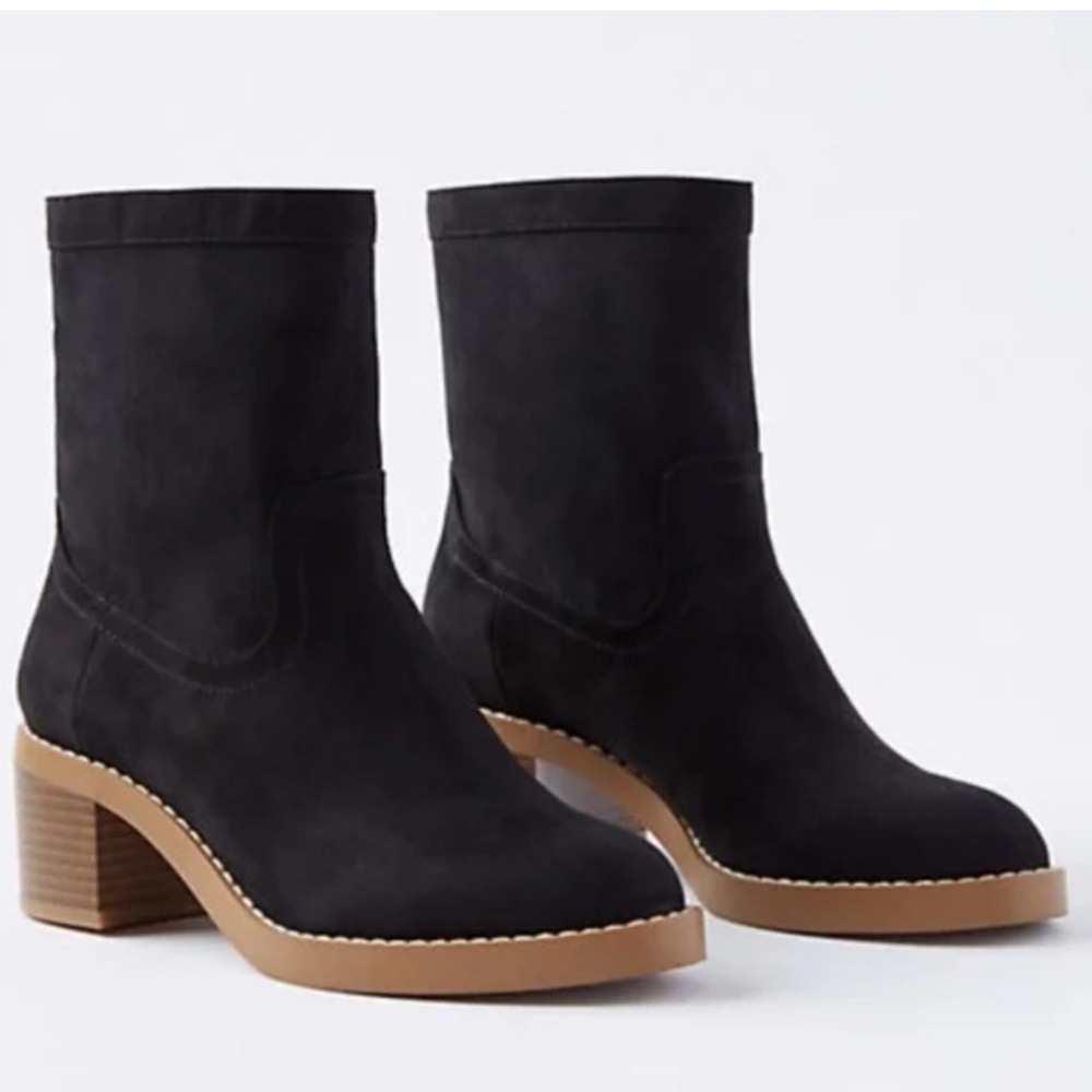 LOFT Black Faux Suede Pull-on Chunky Heel  Ankle Boots Size 10